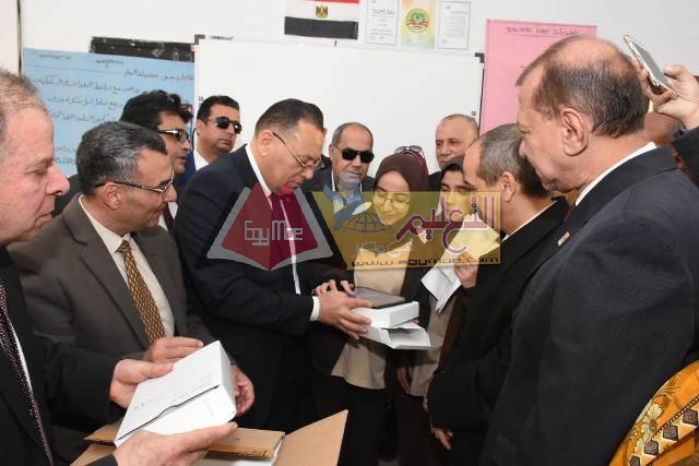 محافظ الشرقية يطمئن على تسليم أجهزة التابلت لطالبات مدرسة الثانوية بنات بمنيا القمح 51848091 2088792637875121 1196386517807792128 n محافظ الشرقية يطمئن على تسليم أجهزة التابلت لطالبات مدرسة الثانوية بنات بمنيا القمح