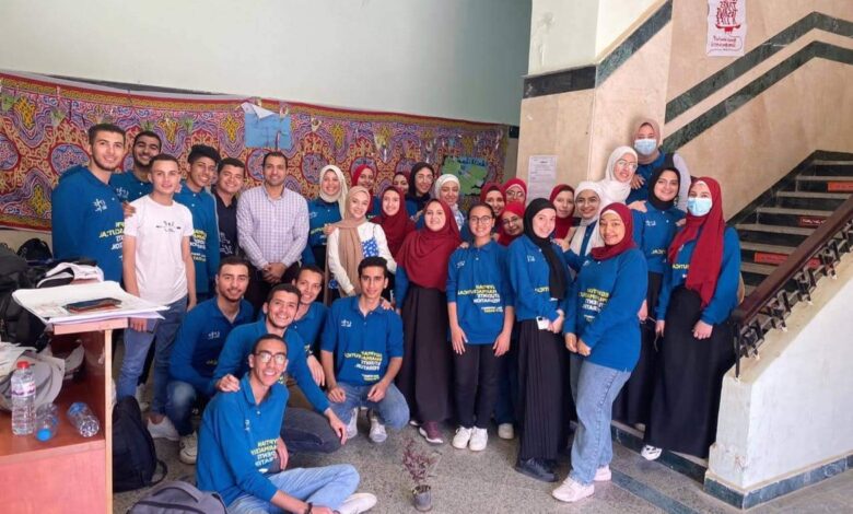 طلاب كلية الصيدلة جامعة السادات