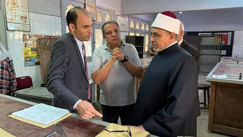 رئيس قطاع المعاهد الأزهرية يتابعُ لجانَ النقلِ في المعادي