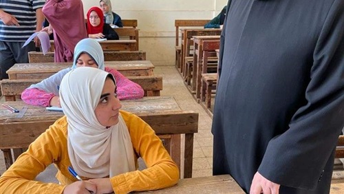 رئيس المعاهد الأزهرية يتفقد لجان الثانوية بمنطقة الغربية