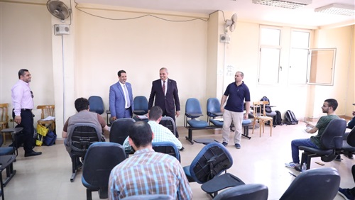 رئيس جامعة الأزهر يتفقد لجان امتحانات كلية الدعوة الإسلامية بالقاهرة