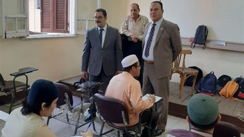 نائب رئيس جامعة الأزهر يتفقد امتحانات كلية اللغة العربية بالقاهرة