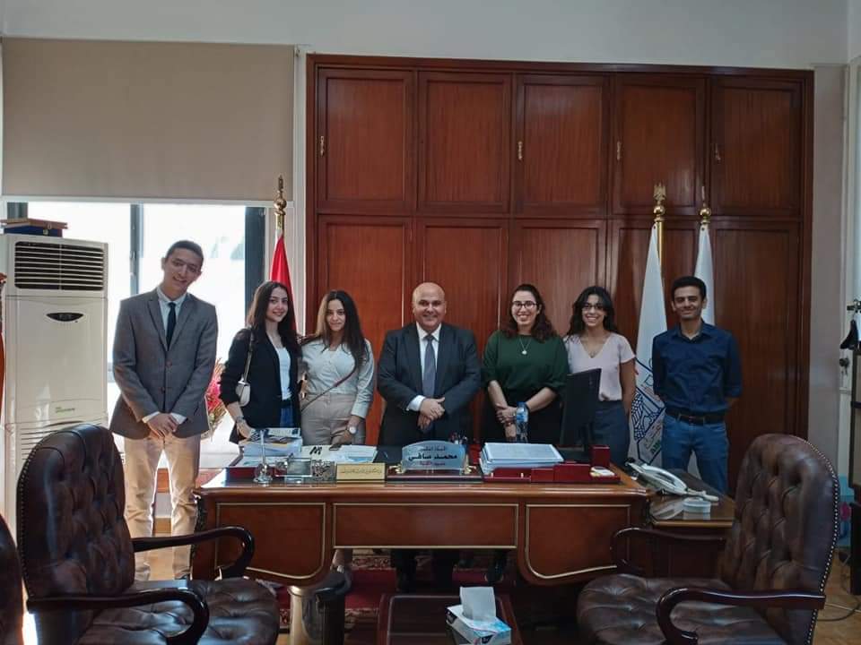 عميد حقوق عين شمس يكرم الفريق المشارك في مسابقة Jessup الدولية للمحاكمة الصورية