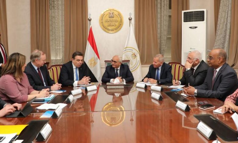 وزير التربية والتعليم يستقبل نائب رئيس المفوضية الأوروبية لتعزيز سبل التعاون فى مجال التعليم