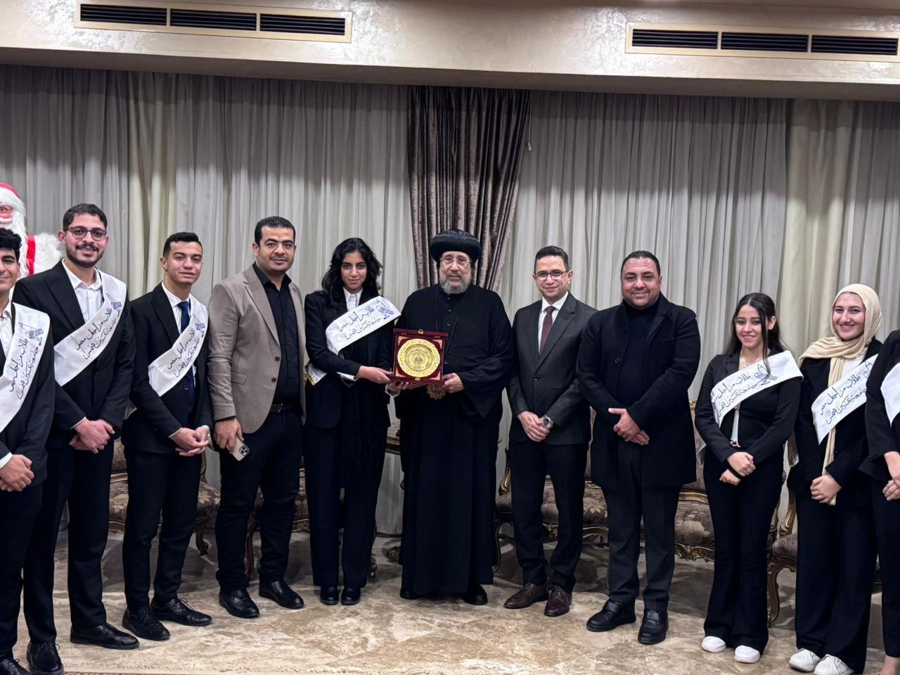 اتحاد طلاب جامعه عين شمس وطلاب من اجل مصر يهنئان المركز الثقافي القبطي الأرثوذكسي بعيد الميلاد المجيد 
